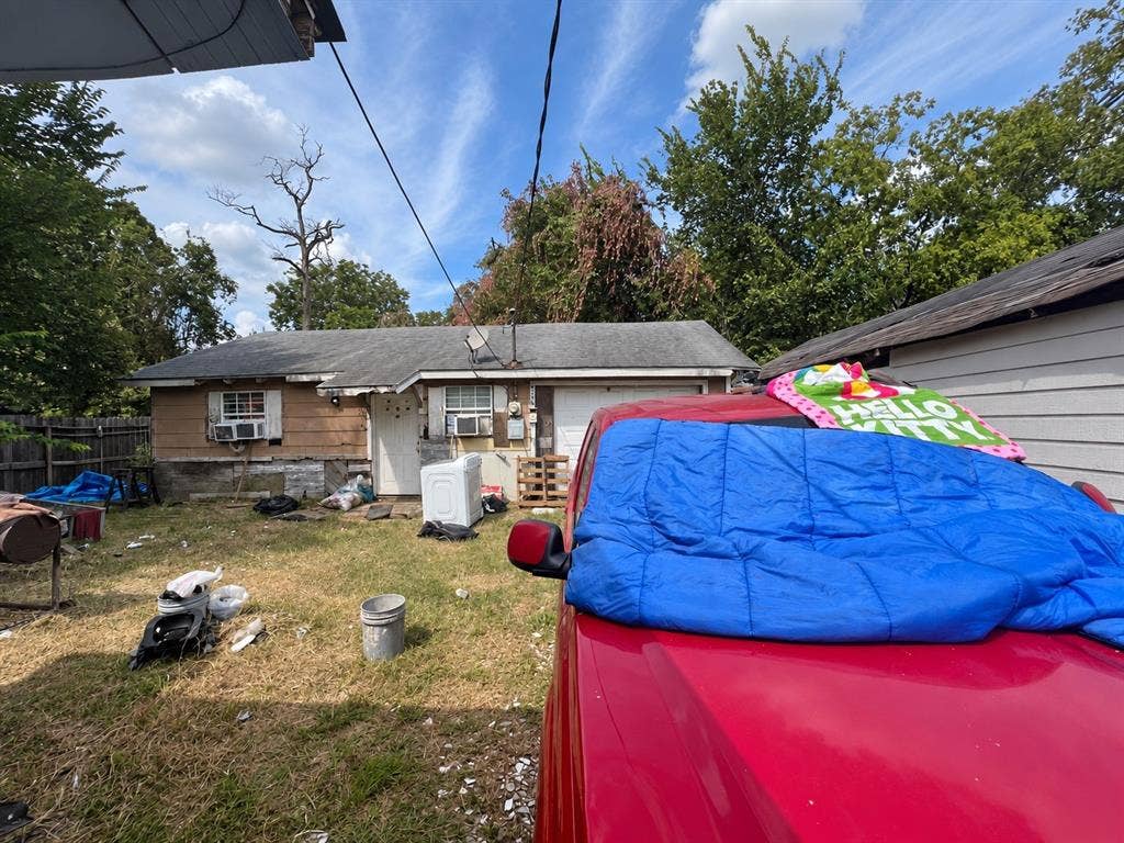 7213 Cowart Street, Houston, TX 77020 7213 Cowart Street, Houston, TX 77020
