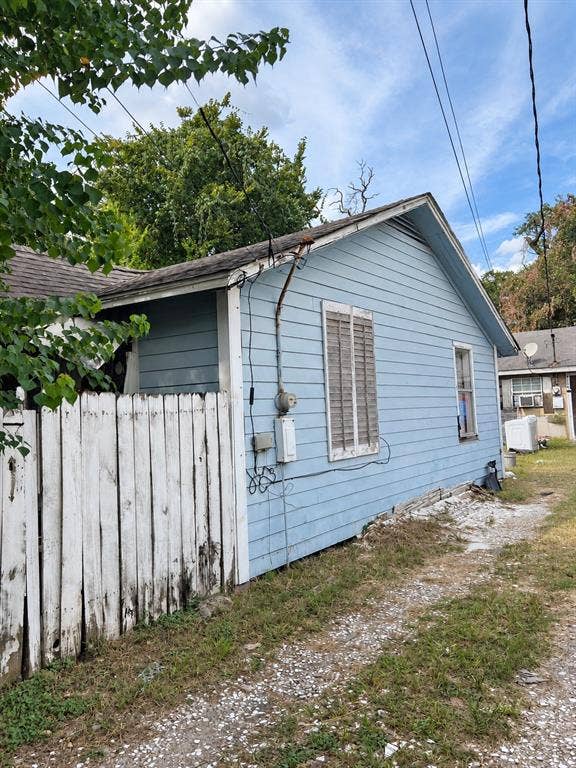 7213 Cowart Street, Houston, TX 77020 7213 Cowart Street, Houston, TX 77020