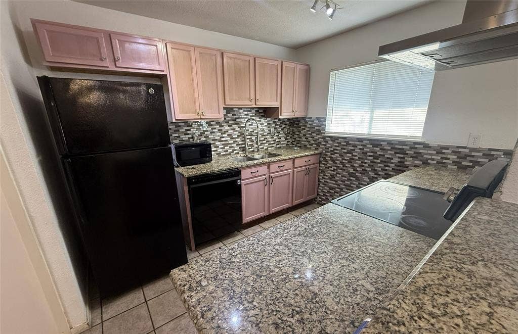 630 Valley View Drive, Allen, TX 75002 630 Valley View Drive, Allen, TX 75002