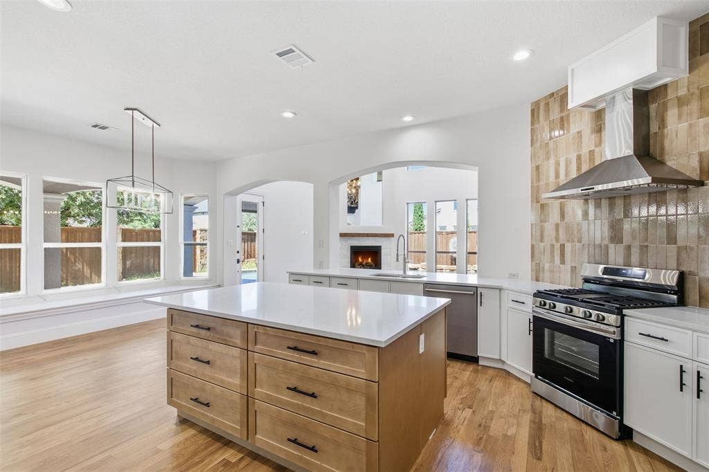4012 Glenhurst Lane, Frisco, TX 75033 4012 Glenhurst Lane, Frisco, TX 75033