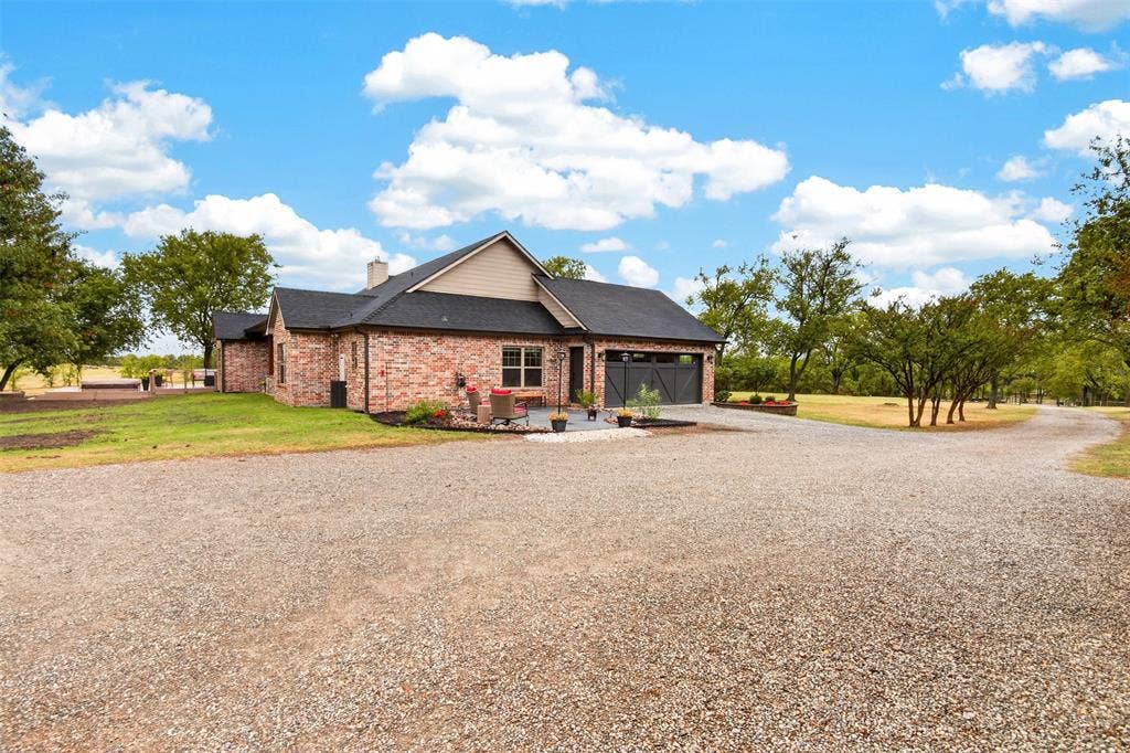 695 Harris Lane, Whitewright, TX 75491