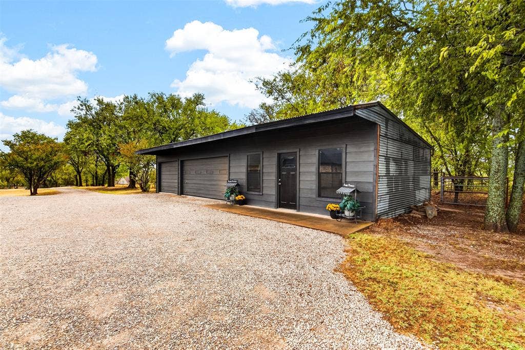 695 Harris Lane, Whitewright, TX 75491