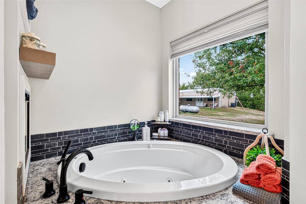 695 Harris Lane, Whitewright, TX 75491