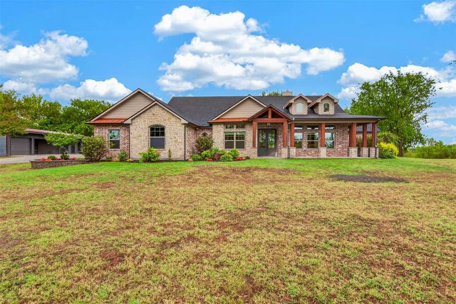 Property photo for 695 Harris Lane, Whitewright, TX