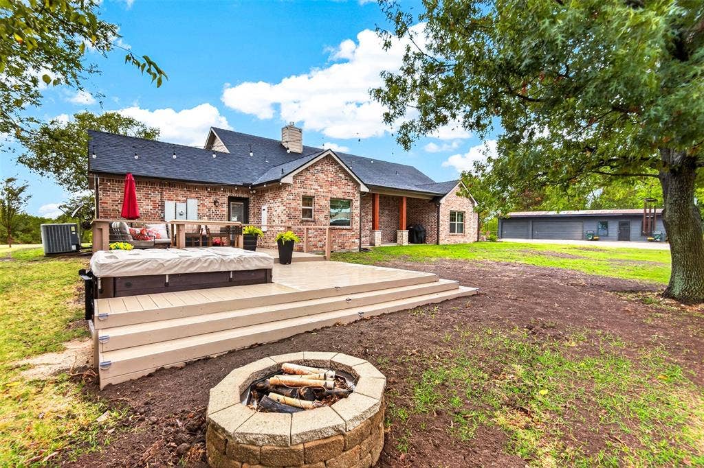 695 Harris Lane, Whitewright, TX 75491