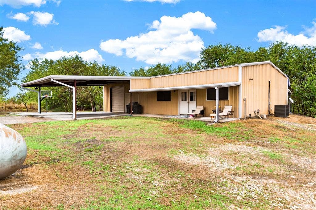 695 Harris Lane, Whitewright, TX 75491