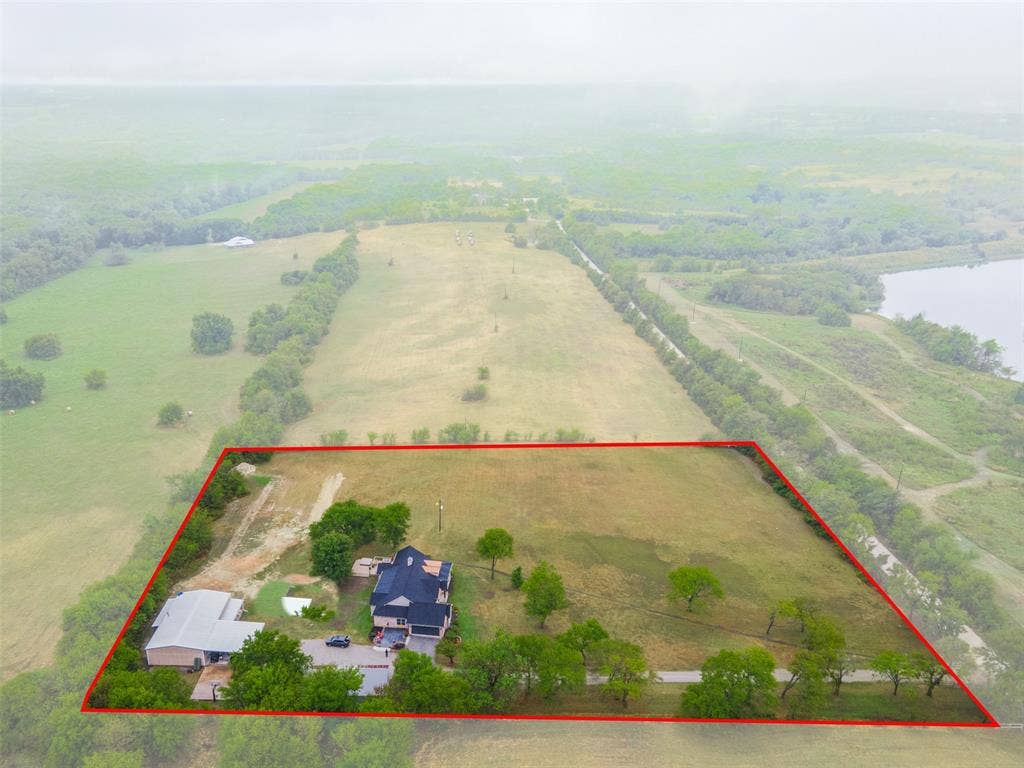 695 Harris Lane, Whitewright, TX 75491