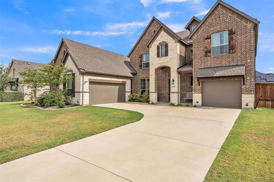 Property photo for 1802 Southpointe Xing, Mansfield, TX