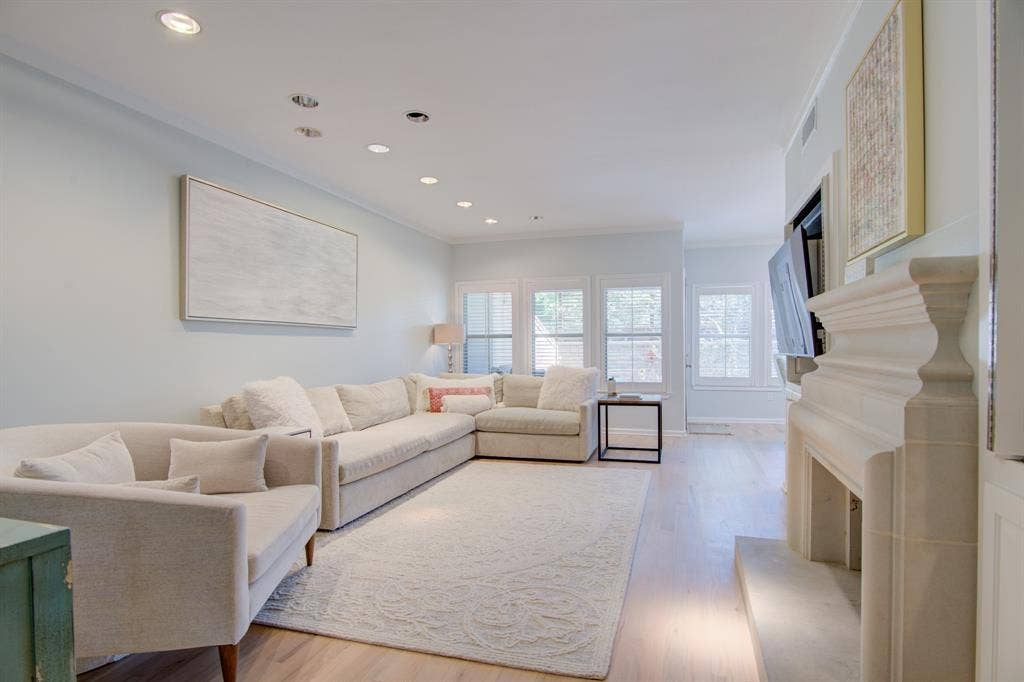 6840 E Northwest Highway, Dallas, TX 75231