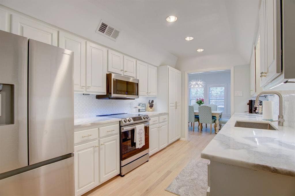 6840 E Northwest Highway, Dallas, TX 75231
