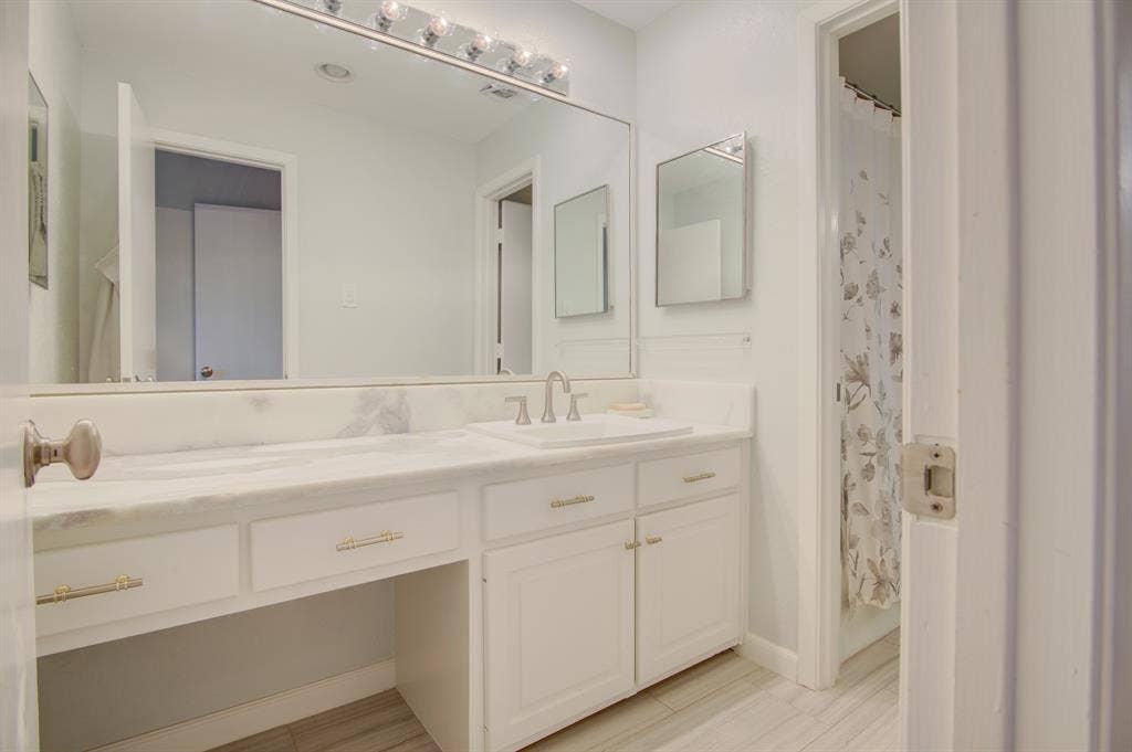 6840 E Northwest Highway, Dallas, TX 75231