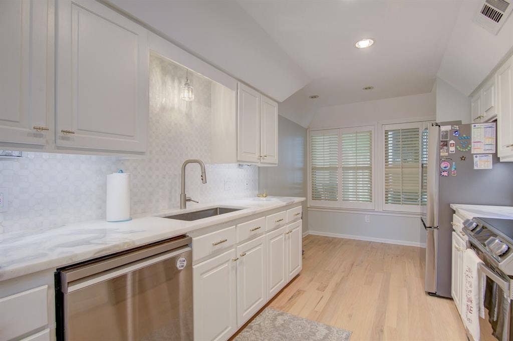 6840 E Northwest Highway, Dallas, TX 75231