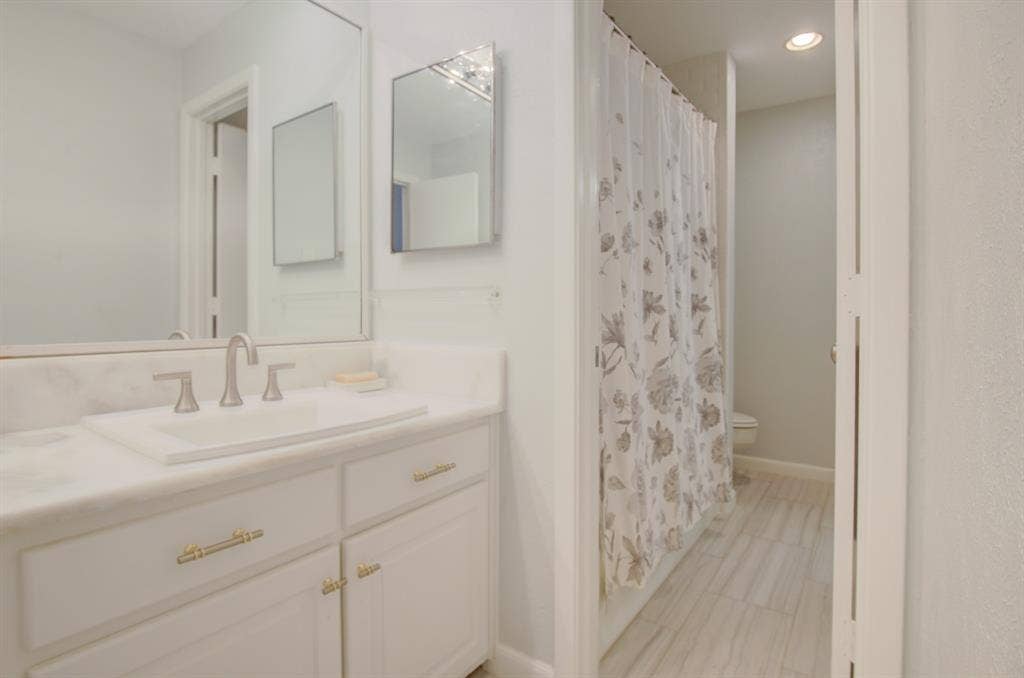 6840 E Northwest Highway, Dallas, TX 75231