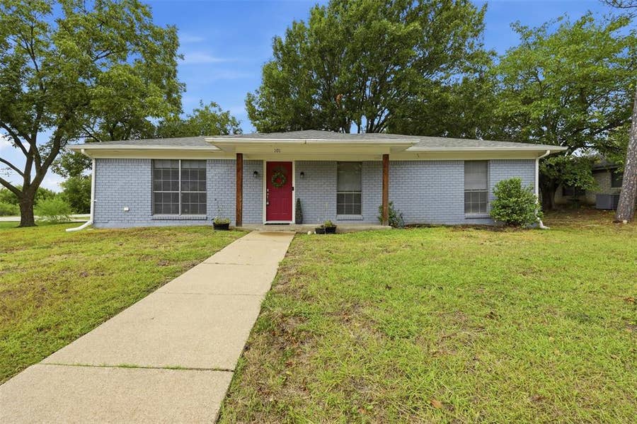 Property photo for 101 Falcon Lane, Hillsboro, TX