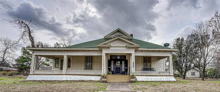 Property photo for 1515 Caddo Street, Commerce, TX