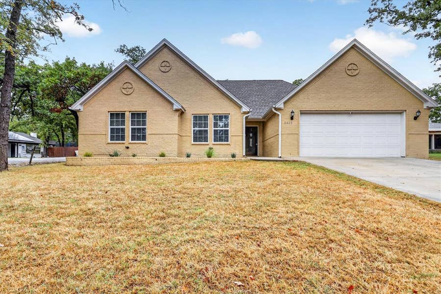 Property photo for 1612 Tanglewood Drive, Azle, TX