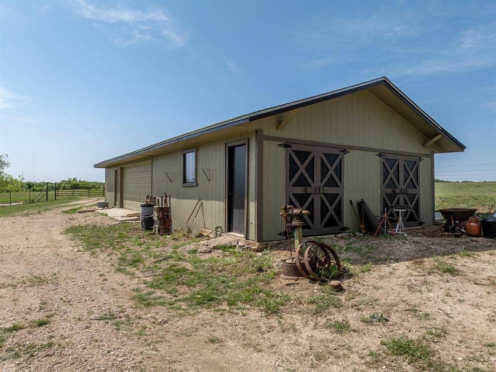 2379 Spring Valley Road, Lorena, TX 76655 2379 Spring Valley Road, Lorena, TX 76655