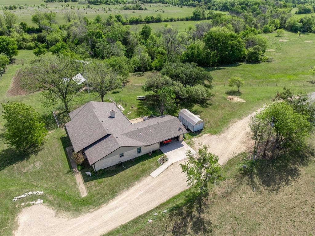 2379 Spring Valley Road, Lorena, TX 76655 2379 Spring Valley Road, Lorena, TX 76655