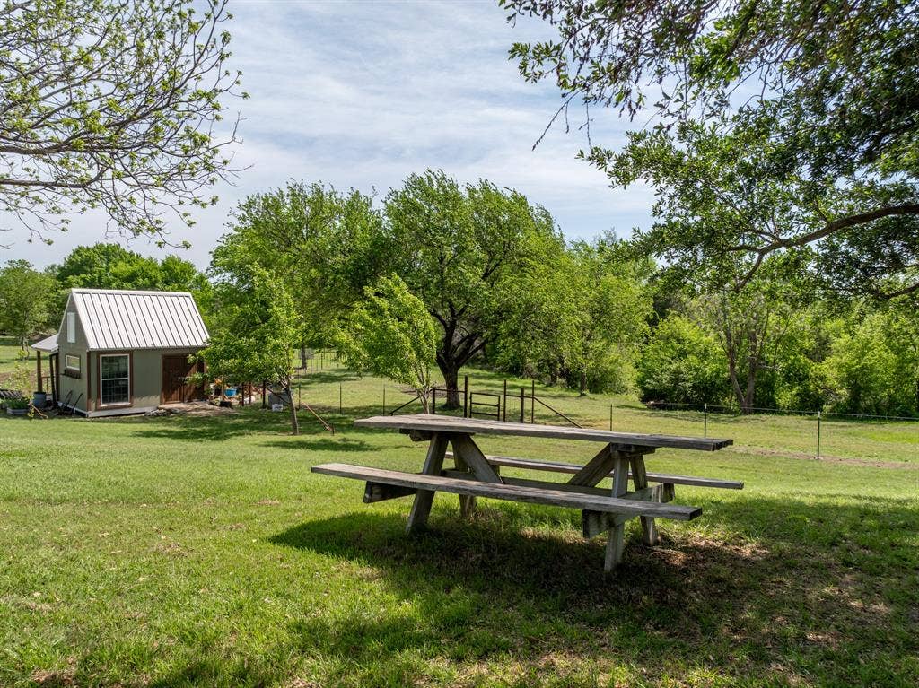 2379 Spring Valley Road, Lorena, TX 76655 2379 Spring Valley Road, Lorena, TX 76655