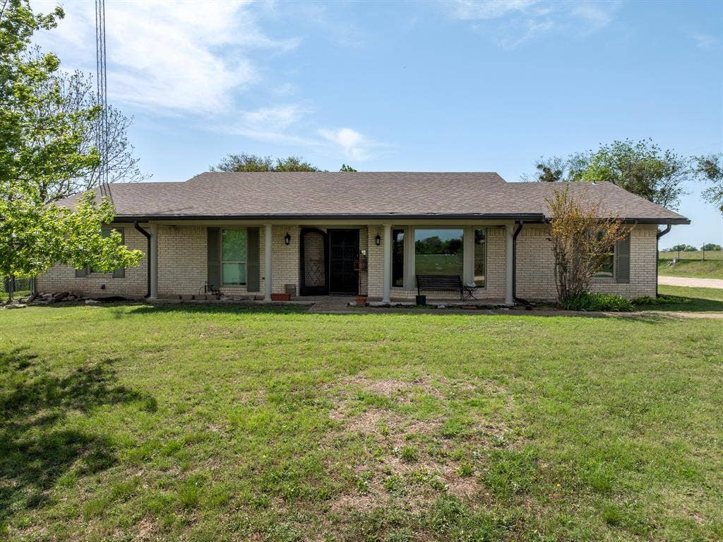 2379 Spring Valley Road, Lorena, TX 76655 2379 Spring Valley Road, Lorena, TX 76655