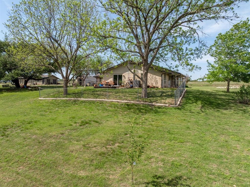 2379 Spring Valley Road, Lorena, TX 76655 2379 Spring Valley Road, Lorena, TX 76655
