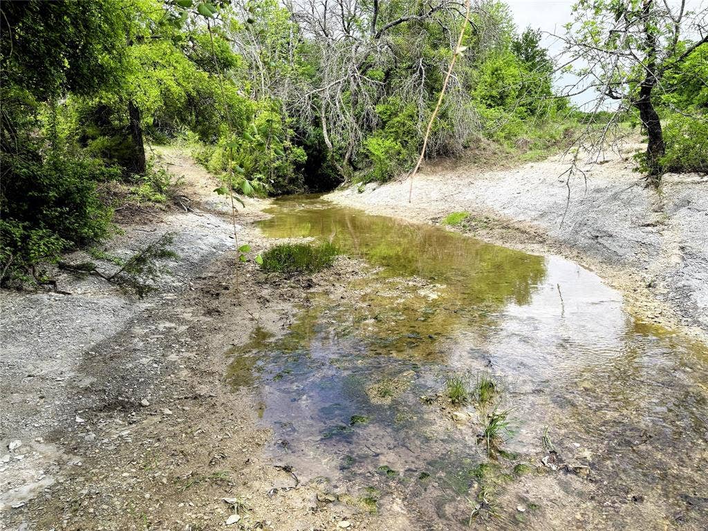 2379 Spring Valley Road, Lorena, TX 76655 2379 Spring Valley Road, Lorena, TX 76655