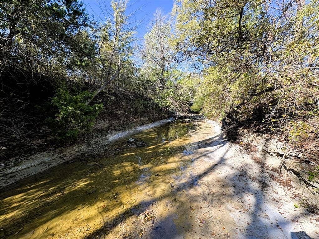2379 Spring Valley Road, Lorena, TX 76655 2379 Spring Valley Road, Lorena, TX 76655