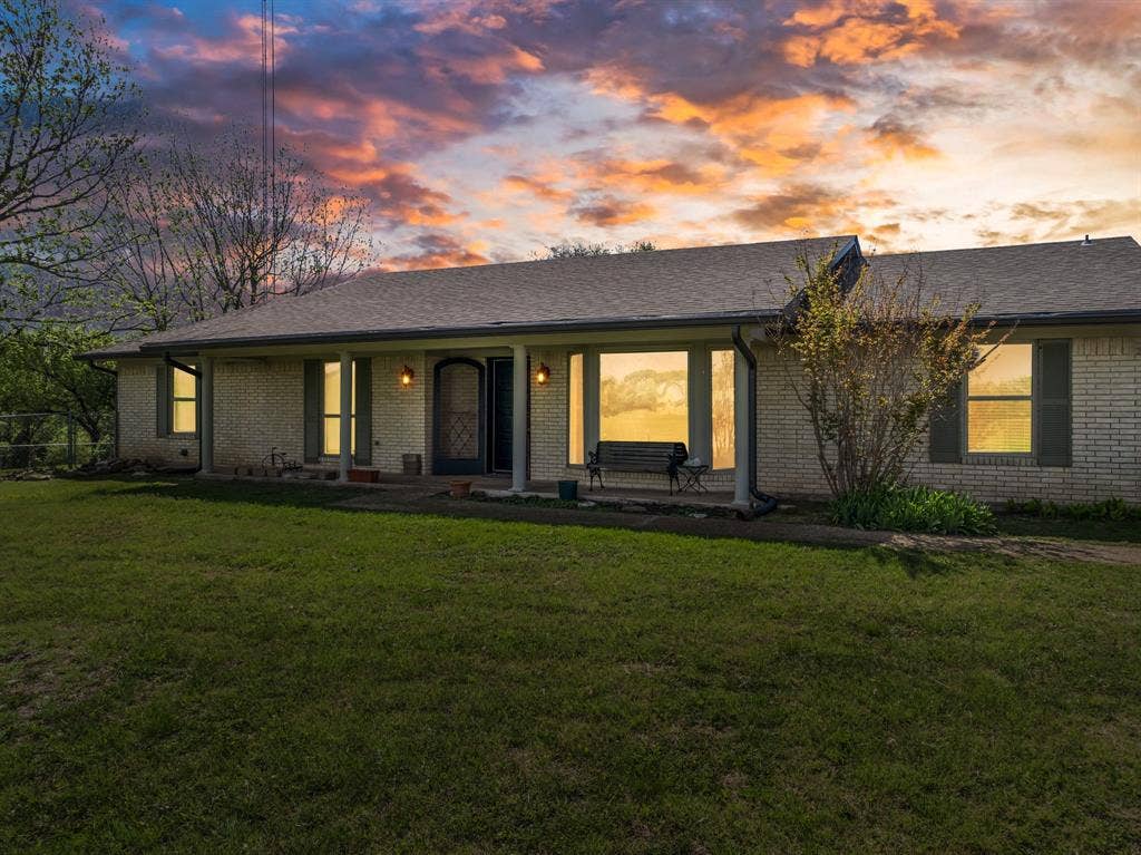2379 Spring Valley Road, Lorena, TX 76655 2379 Spring Valley Road, Lorena, TX 76655