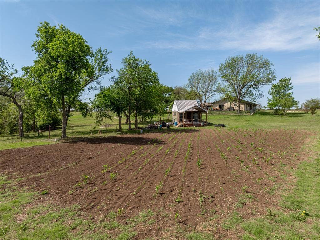 2379 Spring Valley Road, Lorena, TX 76655 2379 Spring Valley Road, Lorena, TX 76655