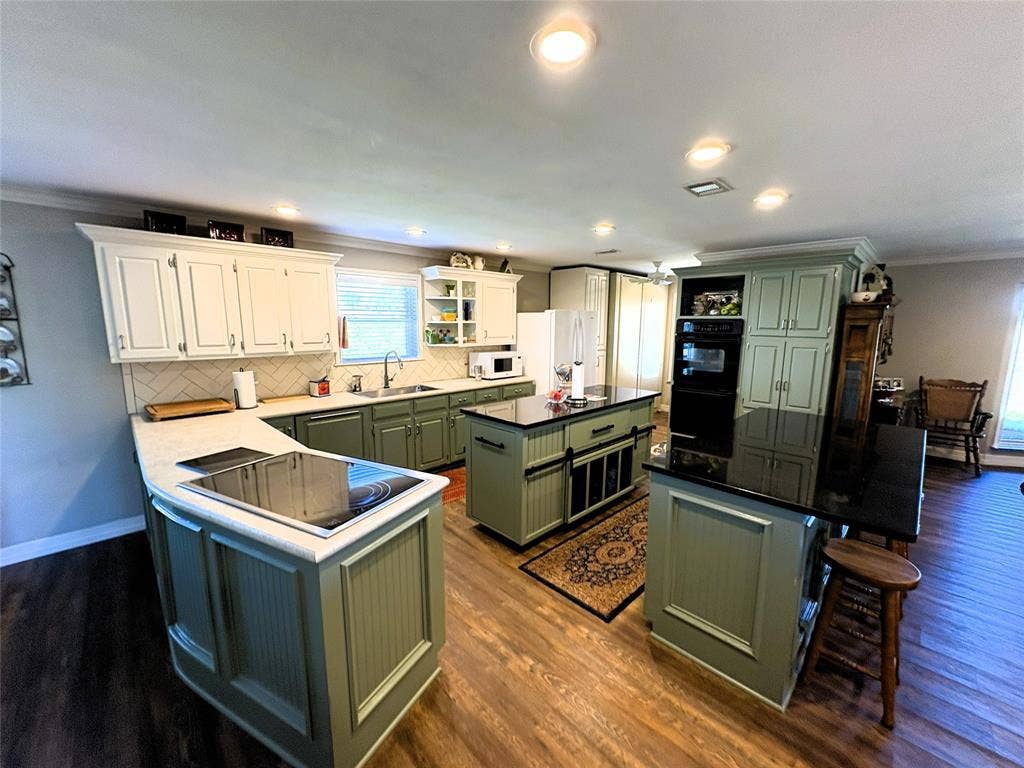 2379 Spring Valley Road, Lorena, TX 76655 2379 Spring Valley Road, Lorena, TX 76655