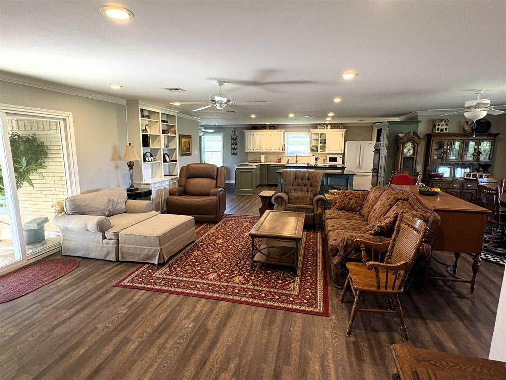 2379 Spring Valley Road, Lorena, TX 76655 2379 Spring Valley Road, Lorena, TX 76655