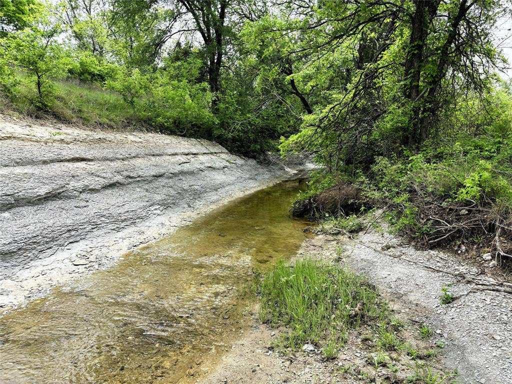 2379 Spring Valley Road, Lorena, TX 76655 2379 Spring Valley Road, Lorena, TX 76655