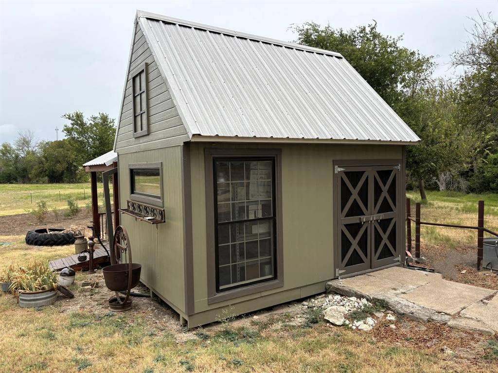 2379 Spring Valley Road, Lorena, TX 76655 2379 Spring Valley Road, Lorena, TX 76655