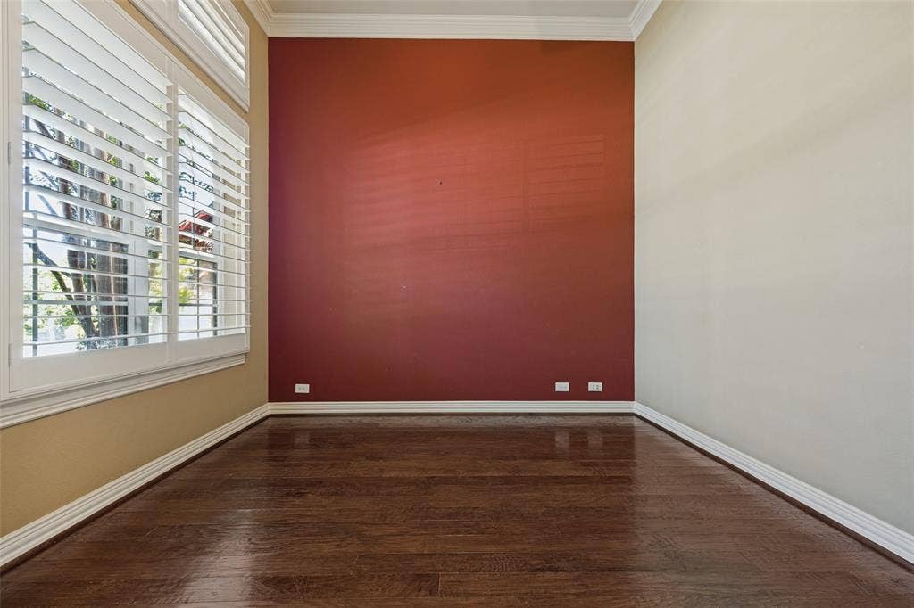 Great office or dining area space