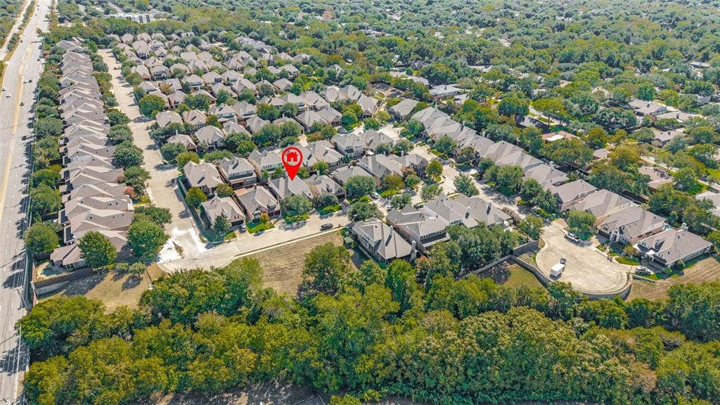 Home looks over greenbelt and dog park