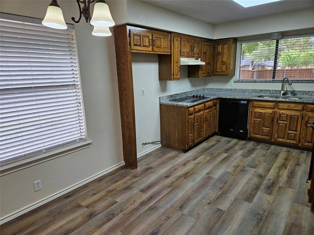 218 Buffalo Creek Drive, Waxahachie, TX 75165