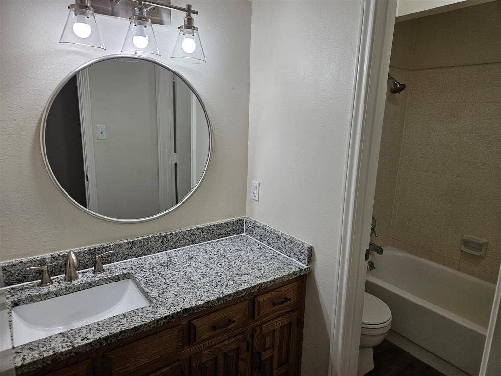 218 Buffalo Creek Drive, Waxahachie, TX 75165