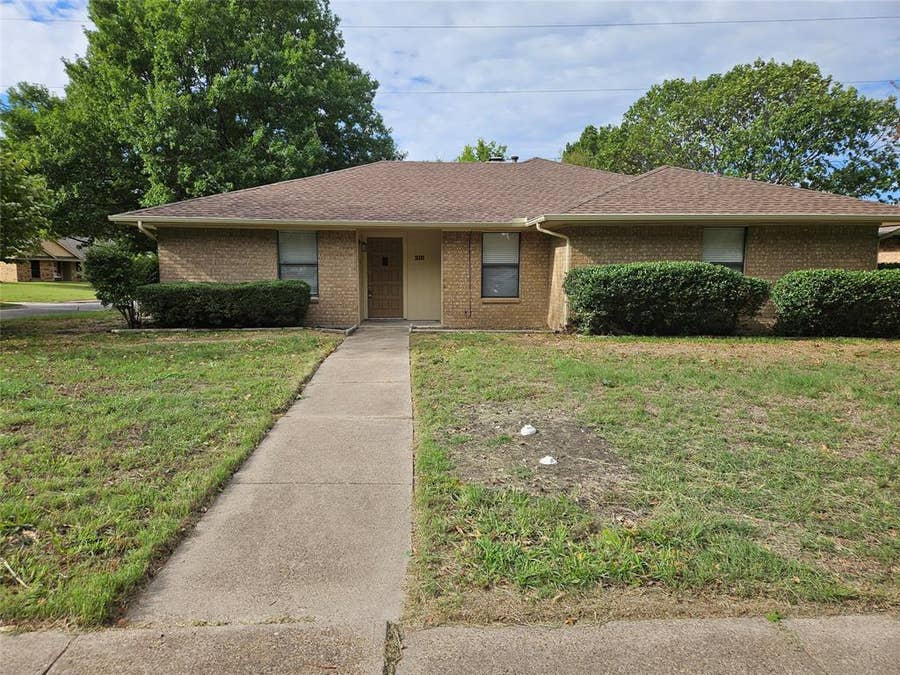 Property photo for 218 Buffalo Creek Drive, Waxahachie, TX