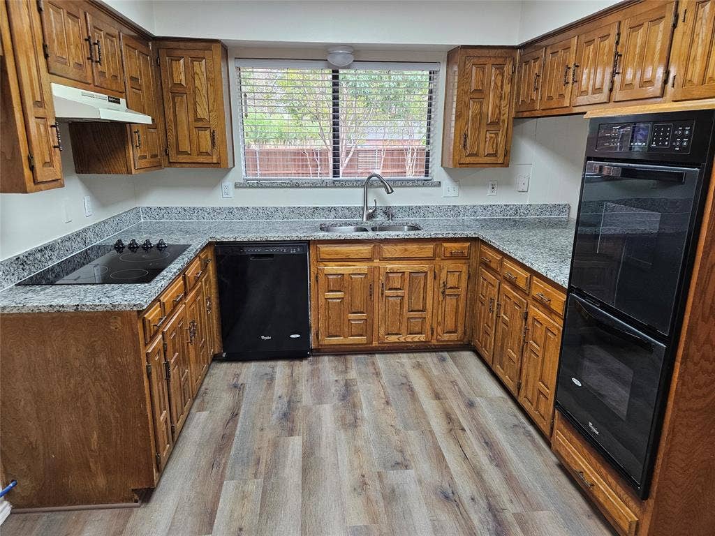 218 Buffalo Creek Drive, Waxahachie, TX 75165