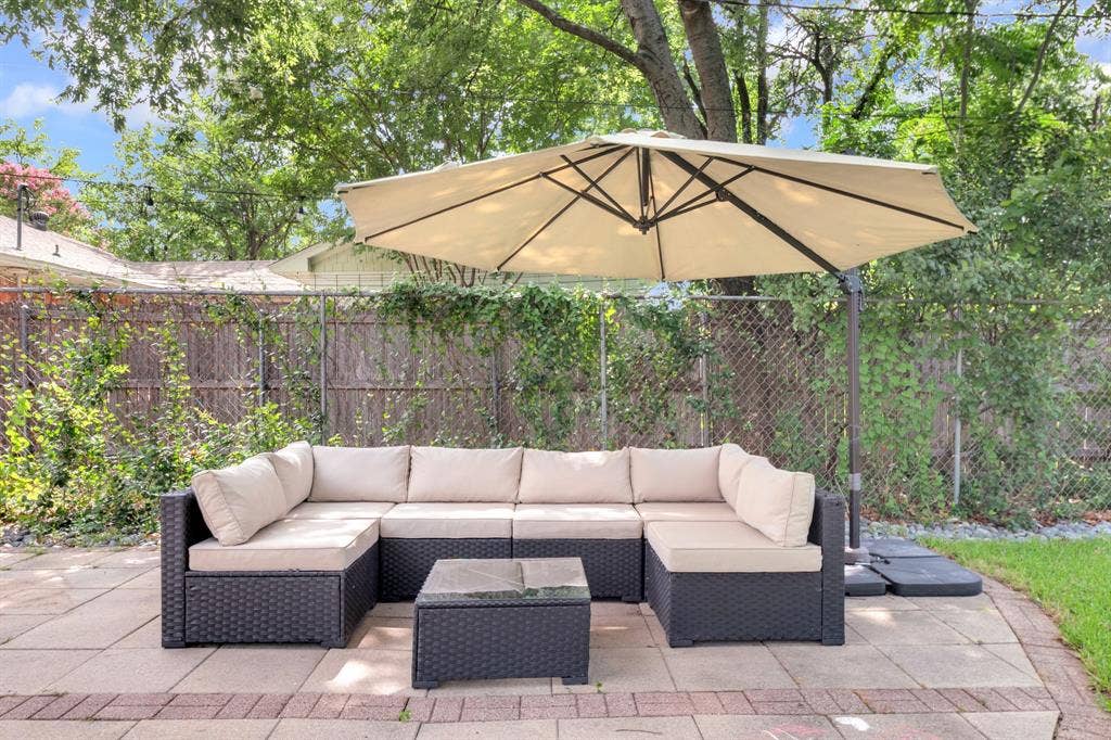 1815 Oates Drive, Dallas, TX 75228 Paved patio area featuring large format pavers and a brick border