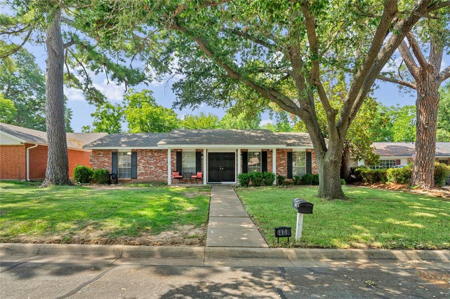 Property photo for 3408 Hastings Drive, Arlington, TX
