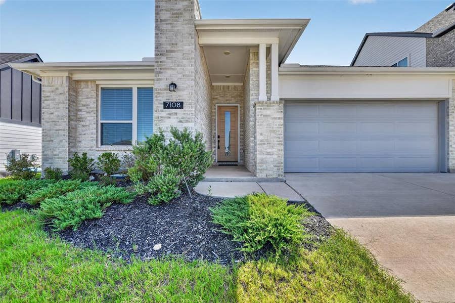 Property photo for 7108 Talon Bluff Drive, Fort Worth, TX