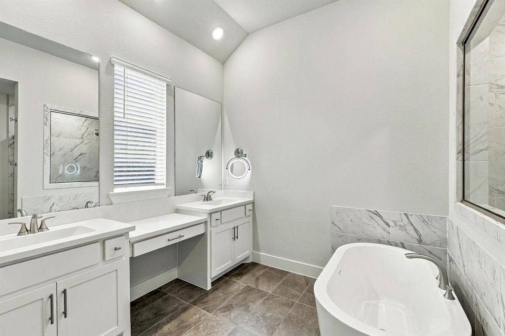 4230 Crown Run Road, Midlothian, TX 76065 Dual Sinks and vanity space in the primary bath