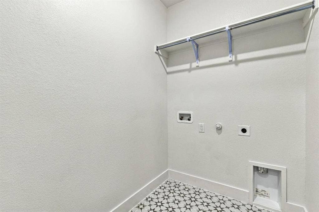 4230 Crown Run Road, Midlothian, TX 76065 Laundry room