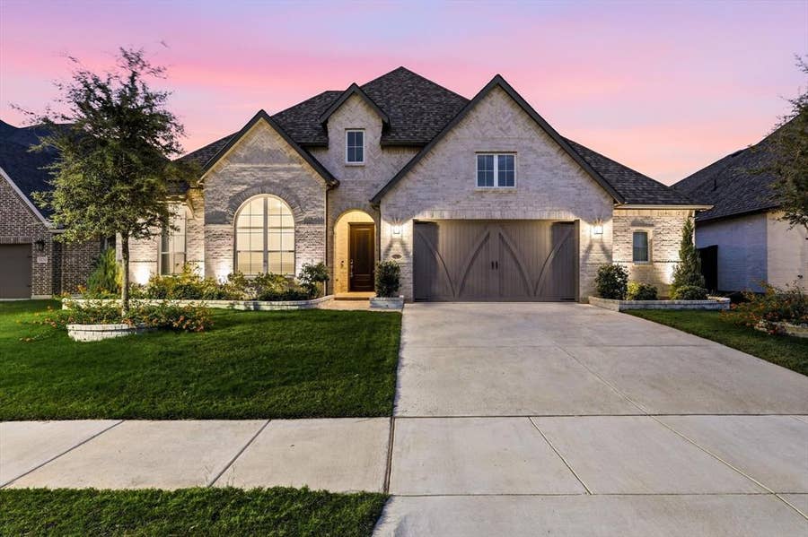 Property photo for 4230 Crown Run Road, Midlothian, TX