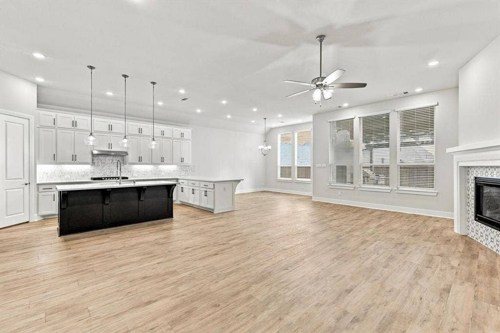 4230 Crown Run Road, Midlothian, TX 76065 The heart of the home