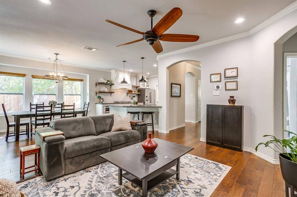 2417 Ryan Avenue, Fort Worth, TX 76110
