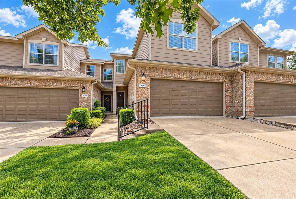 936 Cypress Creek Drive, Plano, TX 75025 936 Cypress Creek Drive, Plano, TX 75025