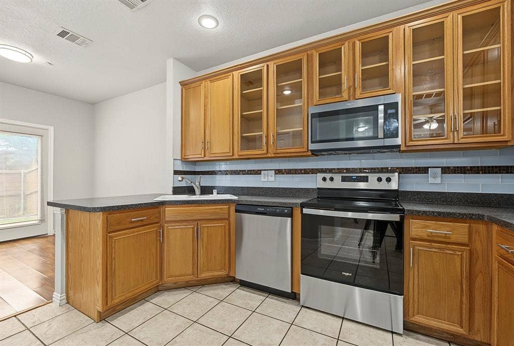 936 Cypress Creek Drive, Plano, TX 75025 936 Cypress Creek Drive, Plano, TX 75025
