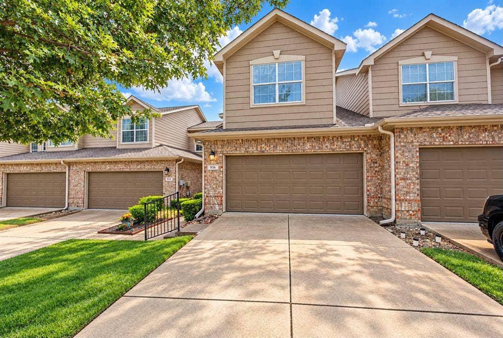 936 Cypress Creek Drive, Plano, TX 75025 936 Cypress Creek Drive, Plano, TX 75025